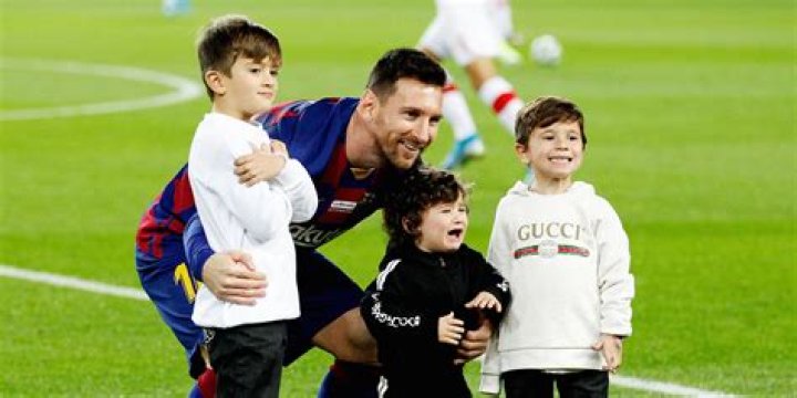 Antonela Roccuzzo's Children Meet Thiago