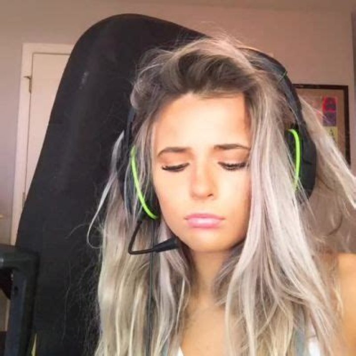 Ashlynrnbake- Age, Height, Boyfriend, Net Worth, Ethnicity