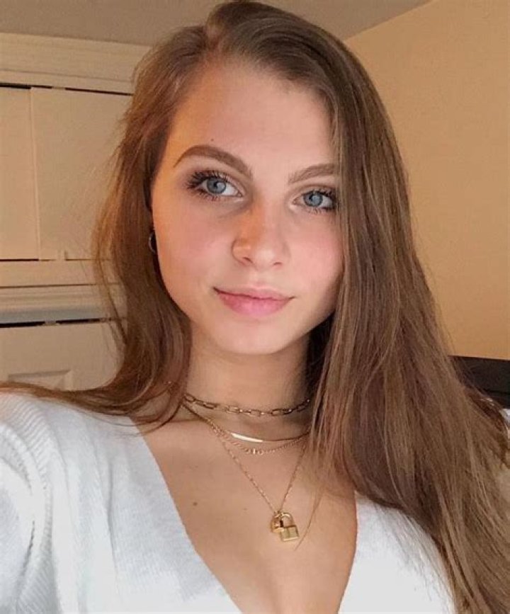 Beyond the 'kjanecaron Nude' Searches: Exploring Her Twitch and Music Festival Life