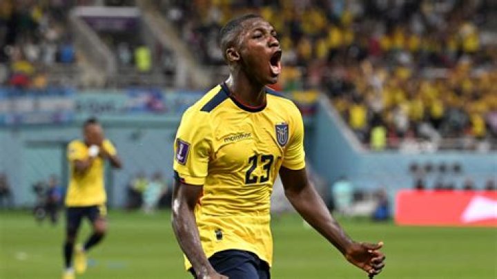 Bournemouth and Luton's transfer chase for Ecuador wonderkid stalls due to player's unusual contract