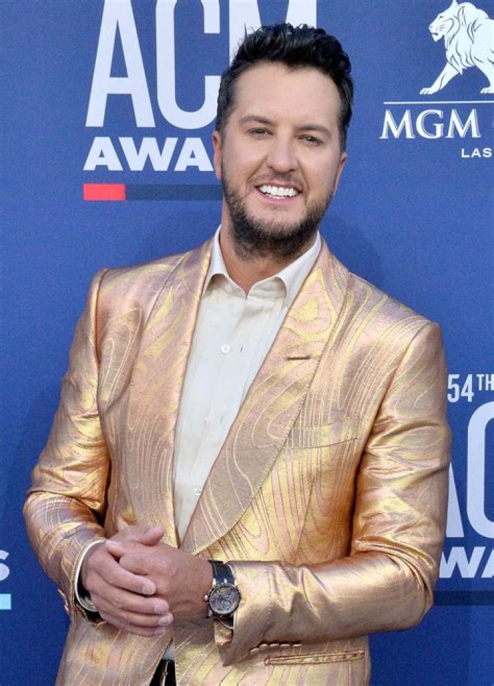 CMAs 2022: Everything to Know About Nominees and More