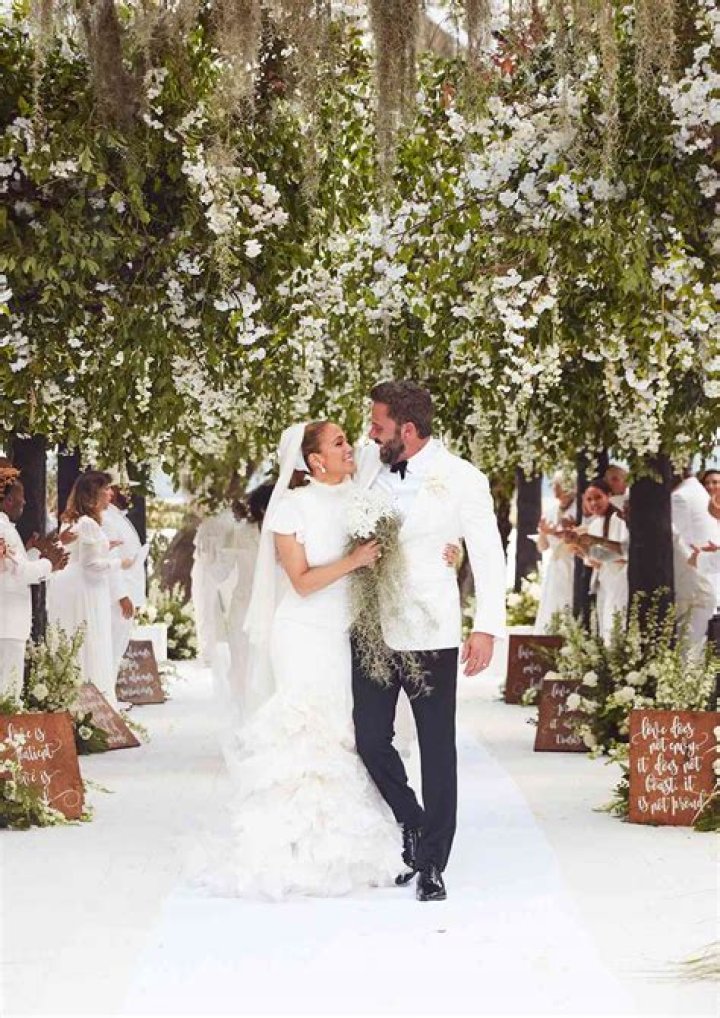 Exploring the Enduring Fascination with Ben Affleck and Jennifer Garner Wedding Photos