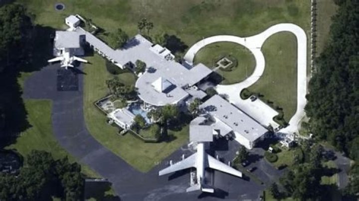 Exploring the John Travolta Lifestyle: A Look at His Public and Private World