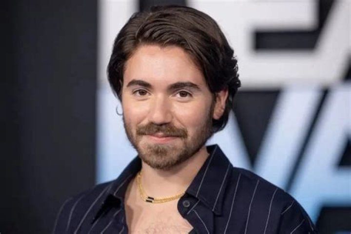 Noah Galvin's Transgender Story And Advocacy