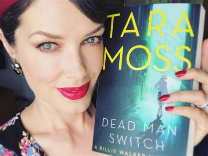 Soraya Naomi: Discovering the German Model and Author