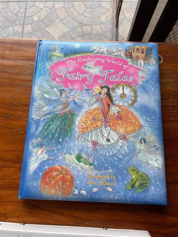 Uncover The Enchanting World Of Julie Applewhite!